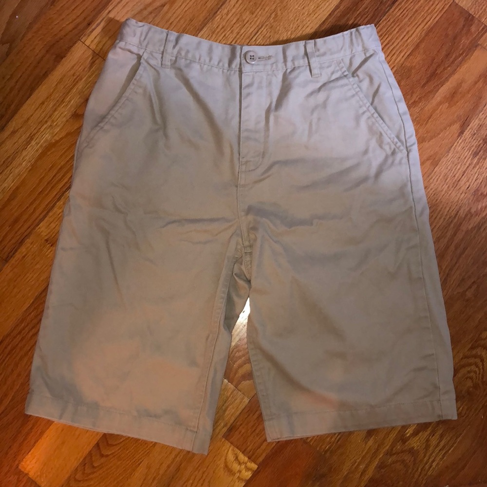 Old Navy khaki shorts size 14 regular